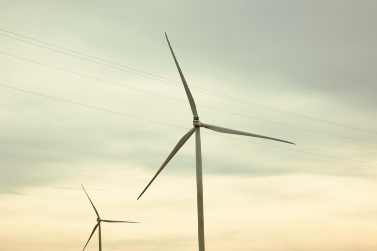Record Investment Flows Signal Clean Energy Transition Reaching Maturity